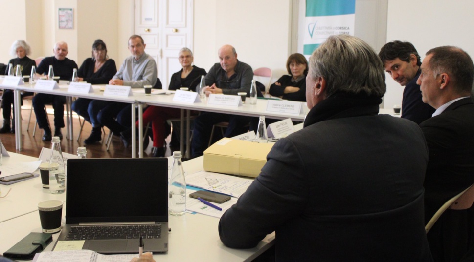 La session sur la Mafia aura lieu fin février à l'Assemblée de Corse . La session sur la Mafia aura lieu fin février à l'Assemblée de Corse .